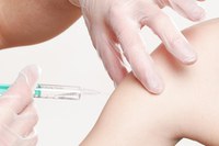 Vaccinazioni anti Covid, si parte con i 40-49enni: da lunedì 17 maggio registrazioni on line sul portale regionale